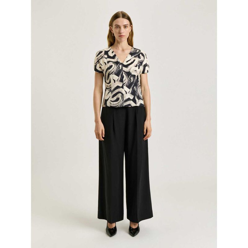 Veronika Maine Black Abstract Brush V Neck Top image number 3